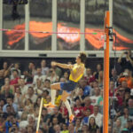 Championnats du monde d’athlétisme : Armand Duplantis vole loin au-dessus de la mêlée malgré une finale très relevée