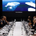 Au Sommet des pôles, Emmanuel Macron rode sa diplomatie climatique avant la COP 28