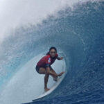 Paris 2024 : dans l’écume de Teahupoo, la surfeuse Vahine Fierro ouvre la voie