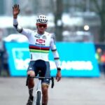 Mathieu Van der Poel écœure la concurrence pour sa rentrée en cyclo-cross