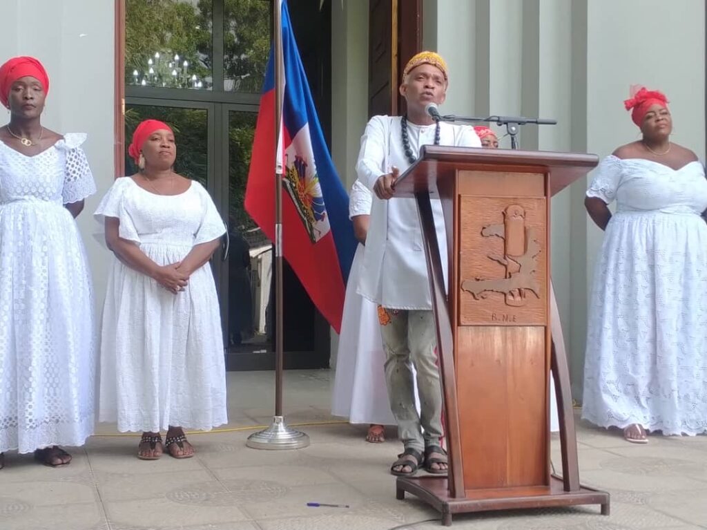 « Makaya » oubyen « fèy nan bwa » : Premye edisyon nan BNE